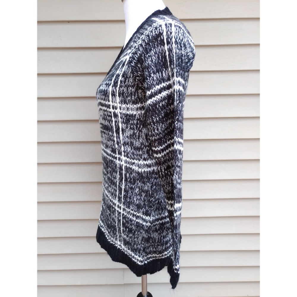 RESERVED.  Black Plaid Sweater White - Picture 5 of 7
